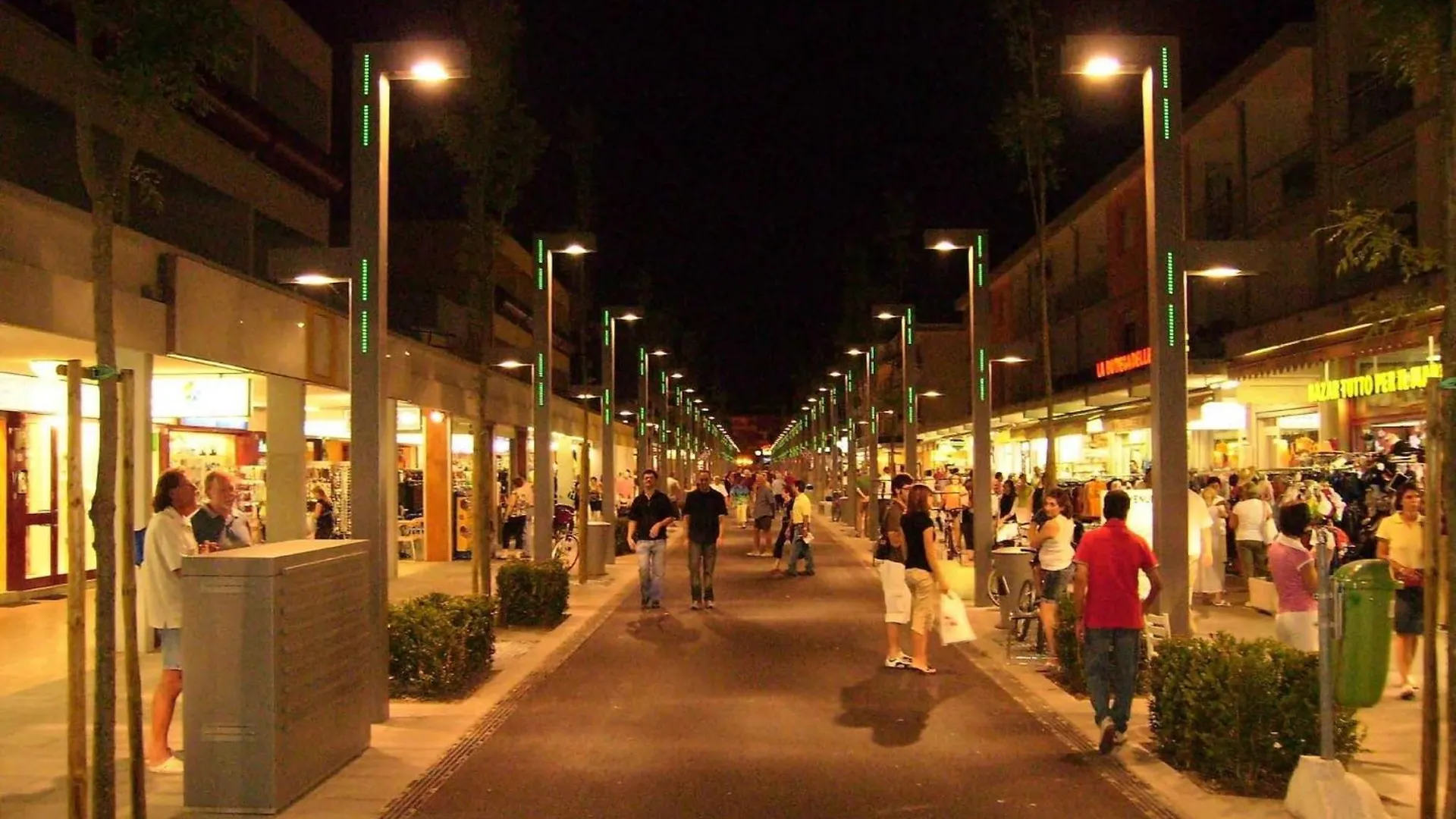 Spacious Apartment With A Bright Outdoor Terrace Bibione Italy