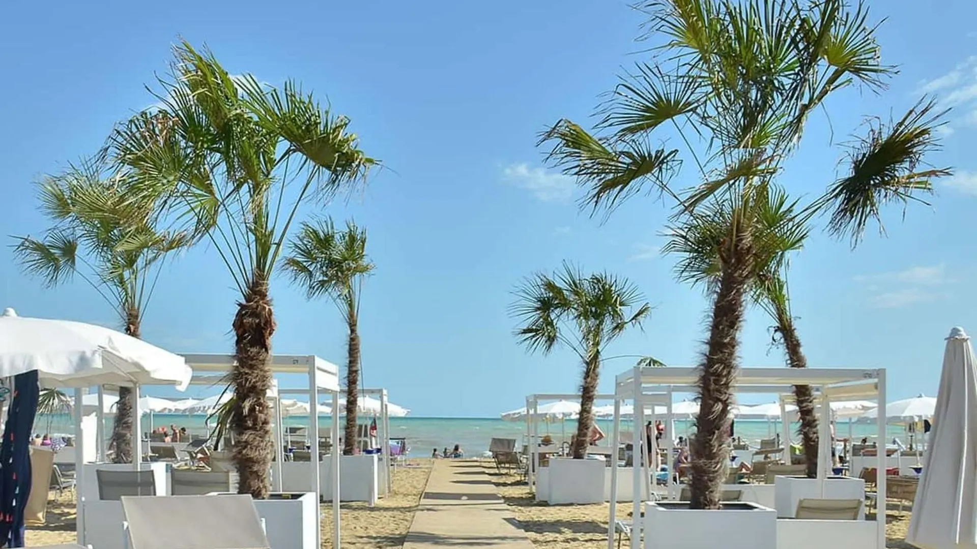 Spacious Apartment With A Bright Outdoor Terrace Bibione 0*,